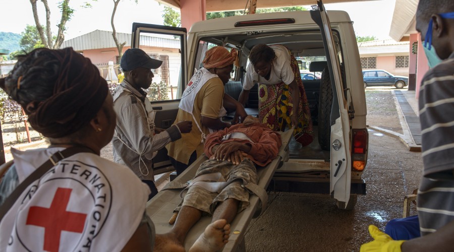 ICRC staff evacuate a patient from Boy Rabe to Bangui Community Hospital