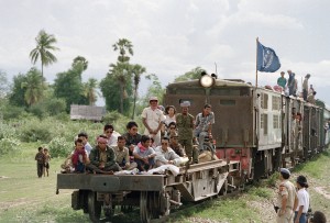 Cambodian refugees return home