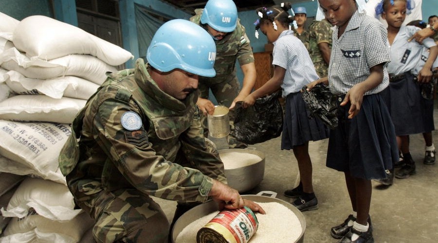 MINUSTAH Delivers Food Supplies to Haitian School