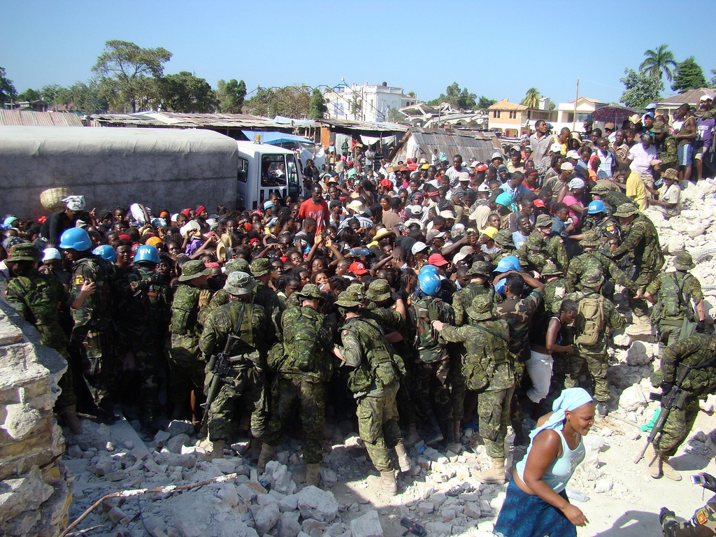 Joint Caritas and GTZ food distribution in Haiti