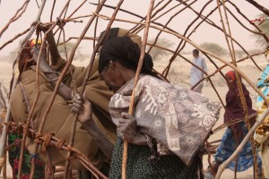 Drought in Wajir: Women making a new house