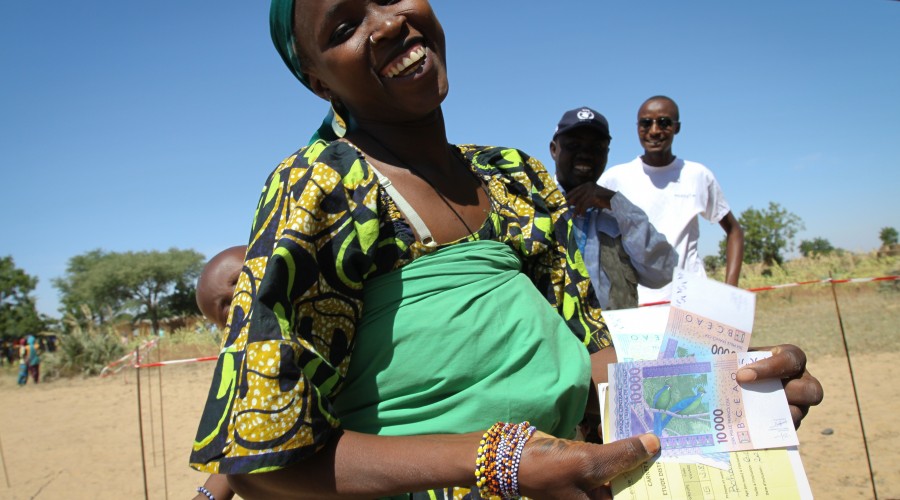 A beneficiary of a cash transfer programme in Niger