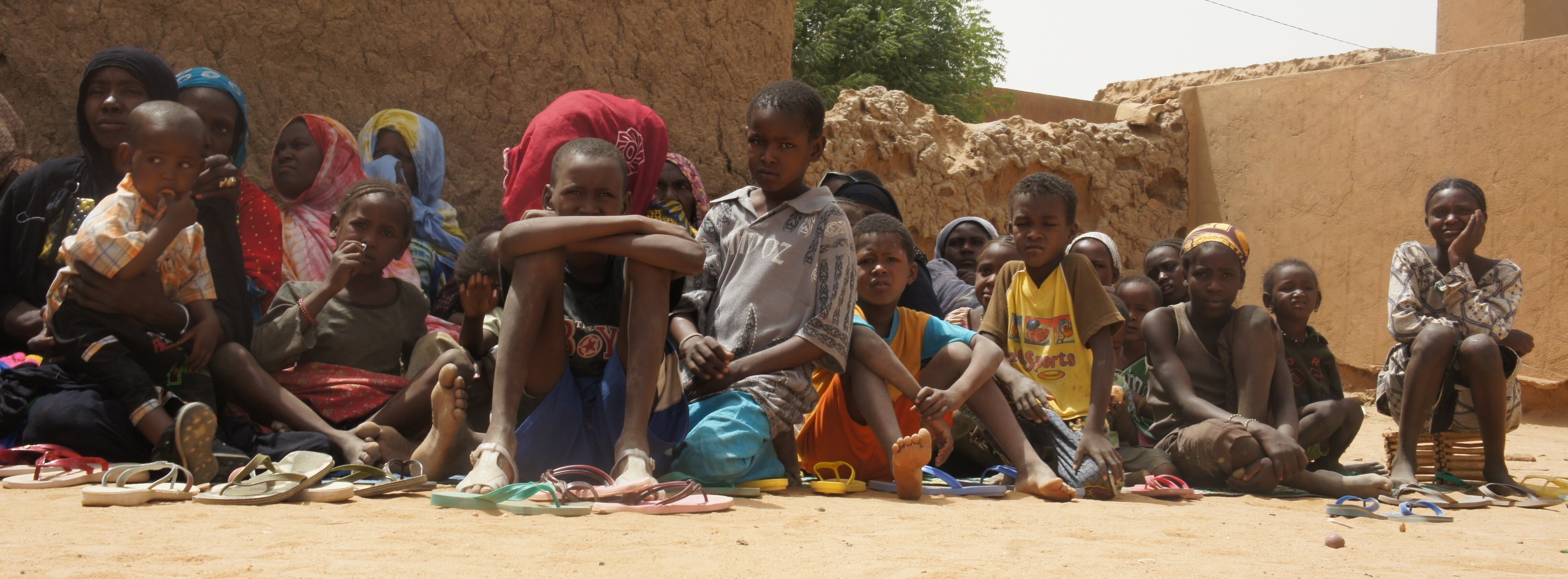 Displaced women and children in northern Mali