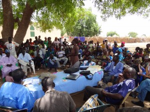 Discussions with communities at risk of flood and drought in Kaffrine district, Senegal, June 2012.