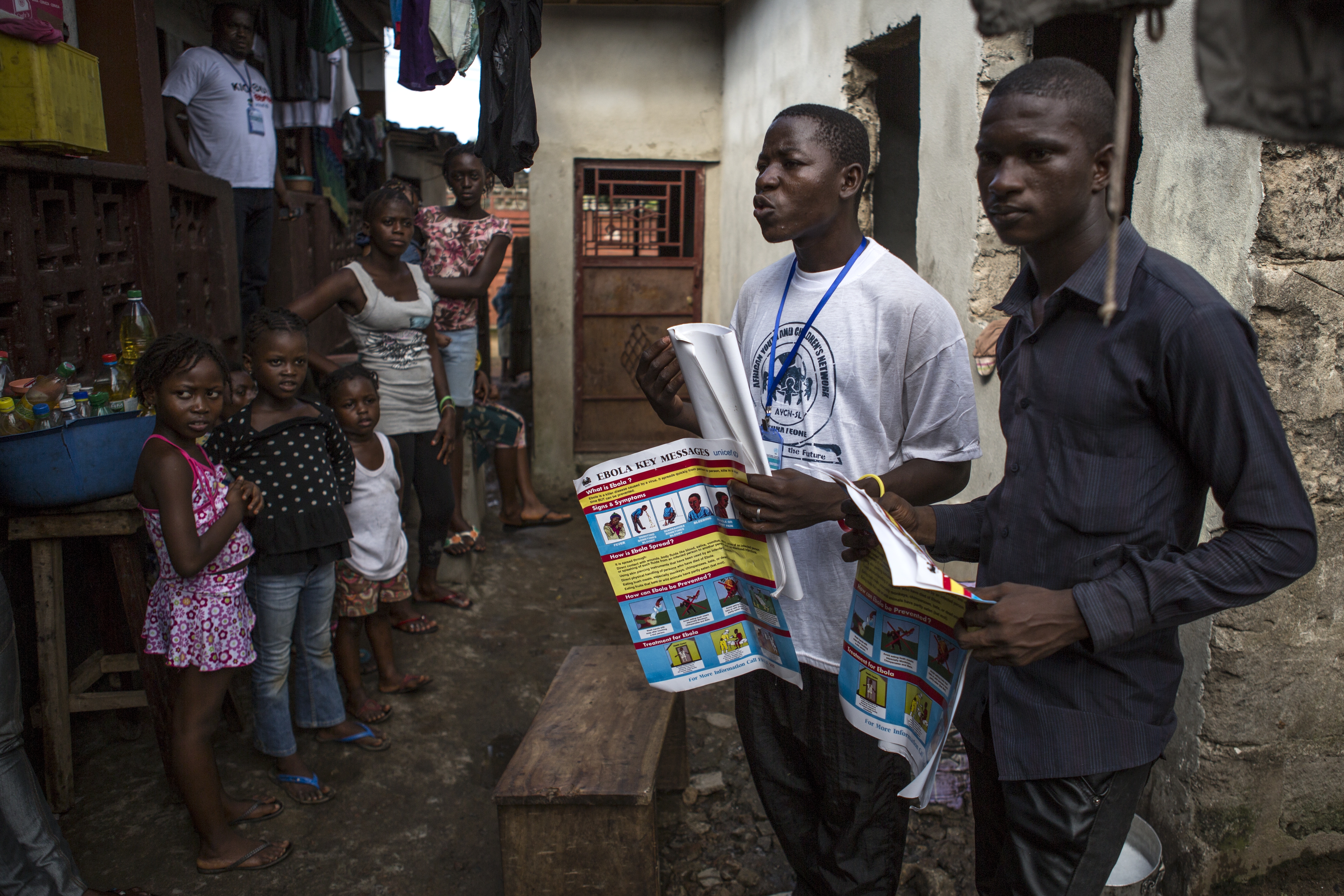 Campaigners provide information on Ebola in Sierra Leone