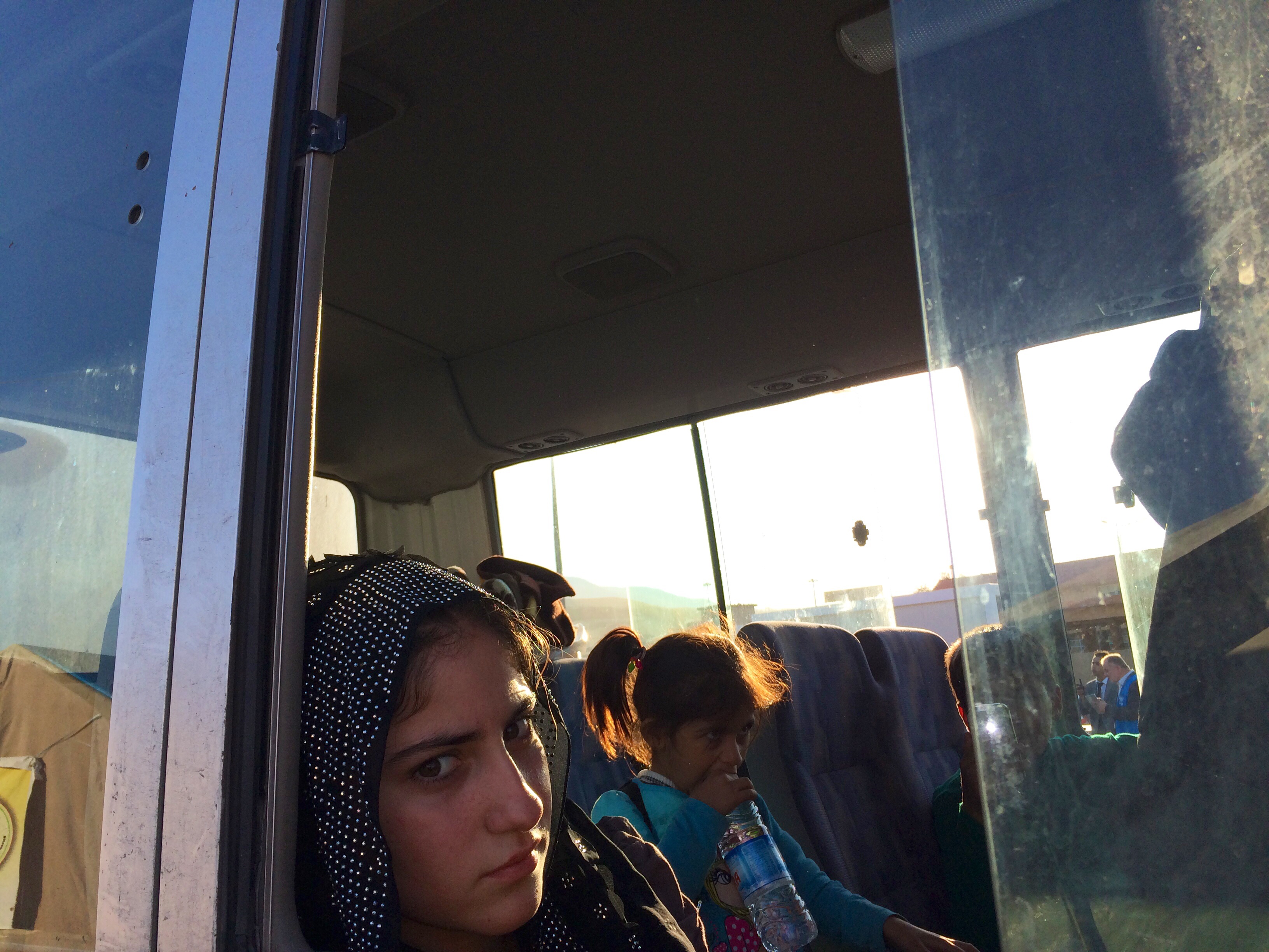 Families fleeing fighting in Kobane board IOM buses to Kurdistan