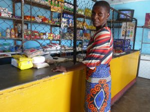 “With the cash I receive, I buy food for my family. I was also able to use some of the money to pay the remaining USD5 that was outstanding for my children’s school fees.” – Letwin Chisorochengwe, mother of two.