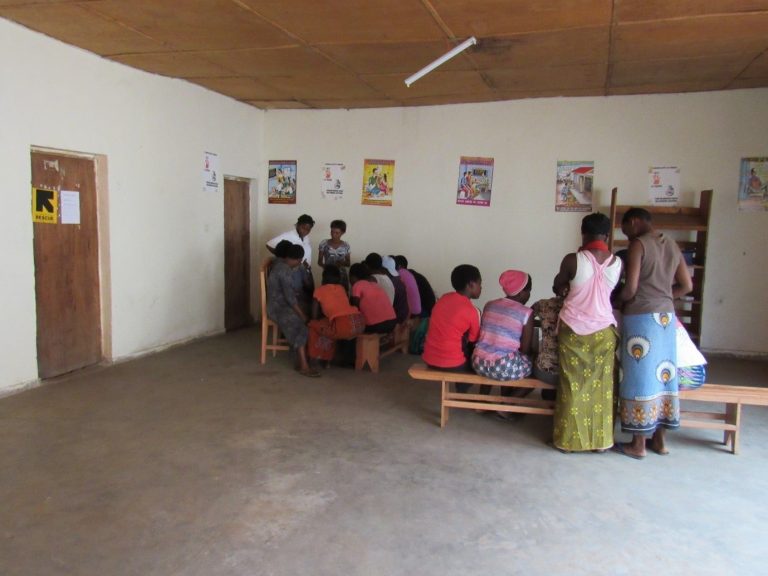 A community hall in Kamenge, Bujumbura served as the entry point for case management in this mobile site. Women and girls from the community organised non-GBV activities. The IRC mobile team visited the site twice a week to raise awareness of GBV and provide case management in the adjoining room.