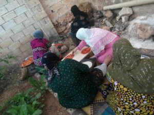 Displaced Syrian women prepare manakeesh together