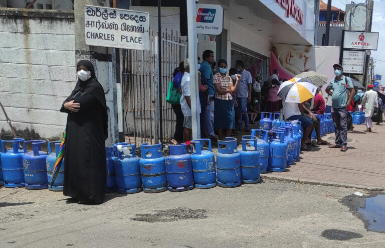 2022 Sri Lankan economic crisis, people wait for long time to refill liquefied petroleum gas cylinders